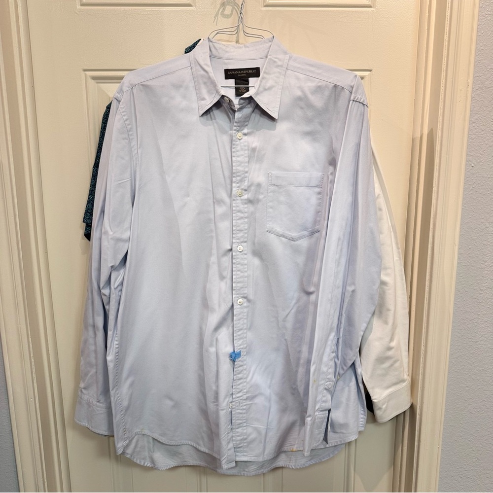 Banana Republic Men's Sky Blue Button-Down Shirt